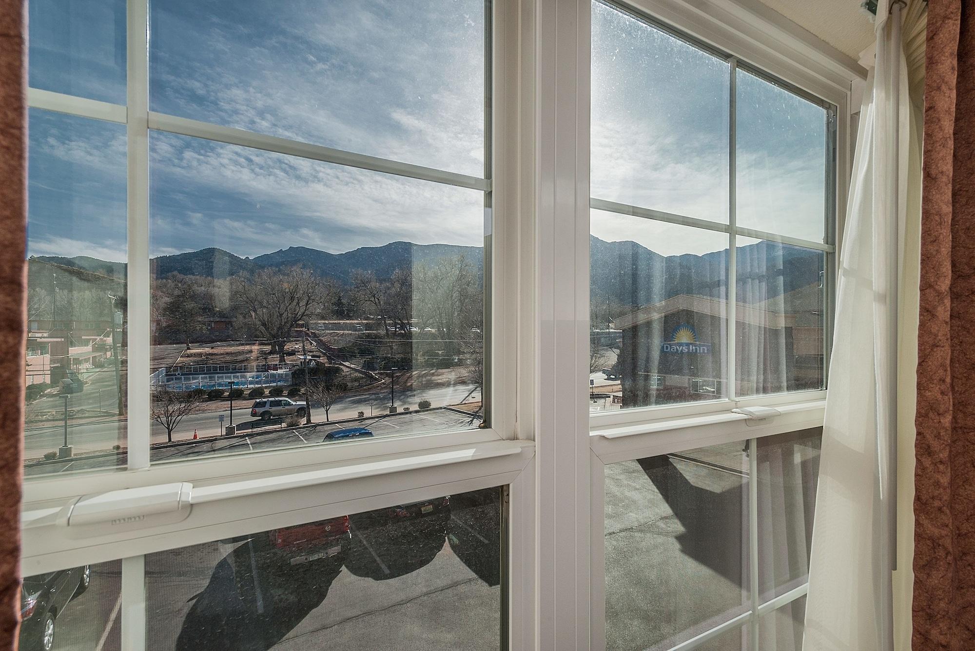 Days Inn By Wyndham Manitou Springs Bagian luar foto