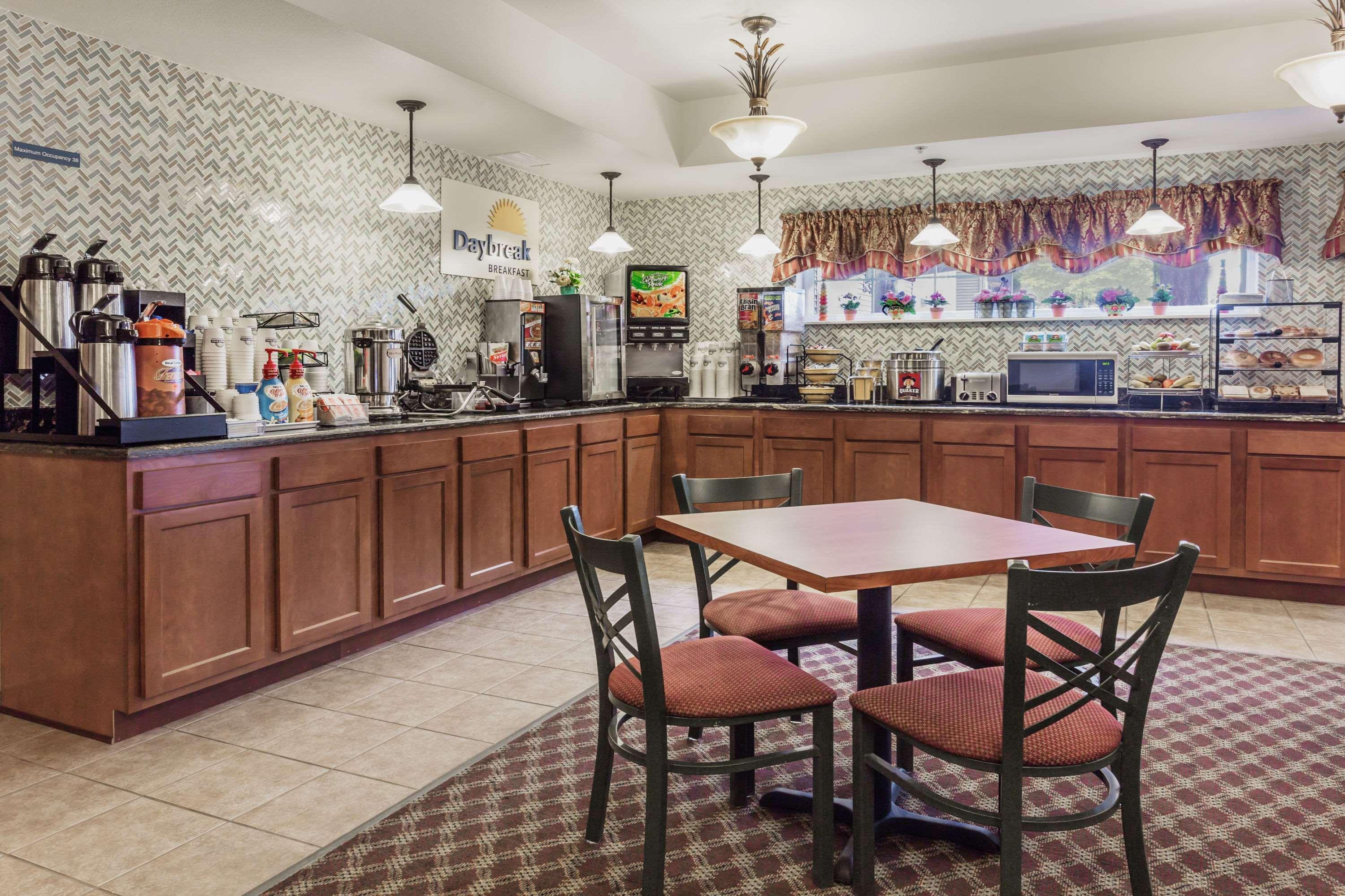 Days Inn By Wyndham Manitou Springs Bagian luar foto