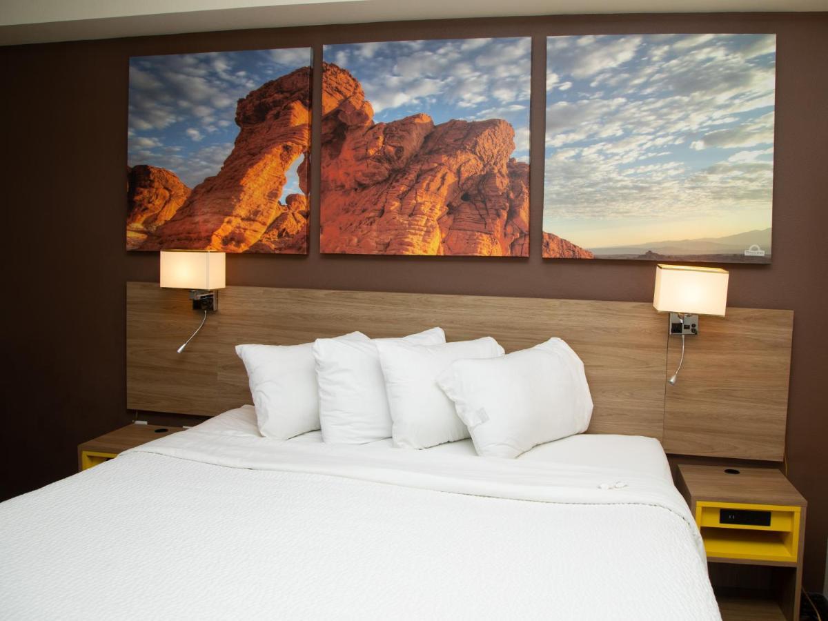 Days Inn By Wyndham Manitou Springs Bagian luar foto