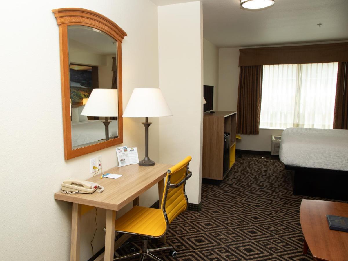 Days Inn By Wyndham Manitou Springs Bagian luar foto