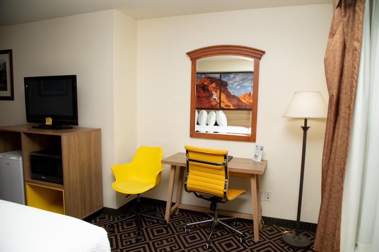 Days Inn By Wyndham Manitou Springs Bagian luar foto