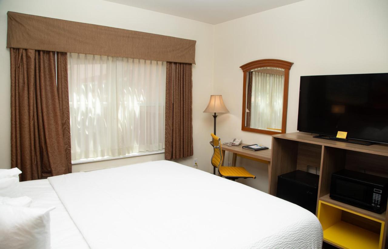 Days Inn By Wyndham Manitou Springs Bagian luar foto