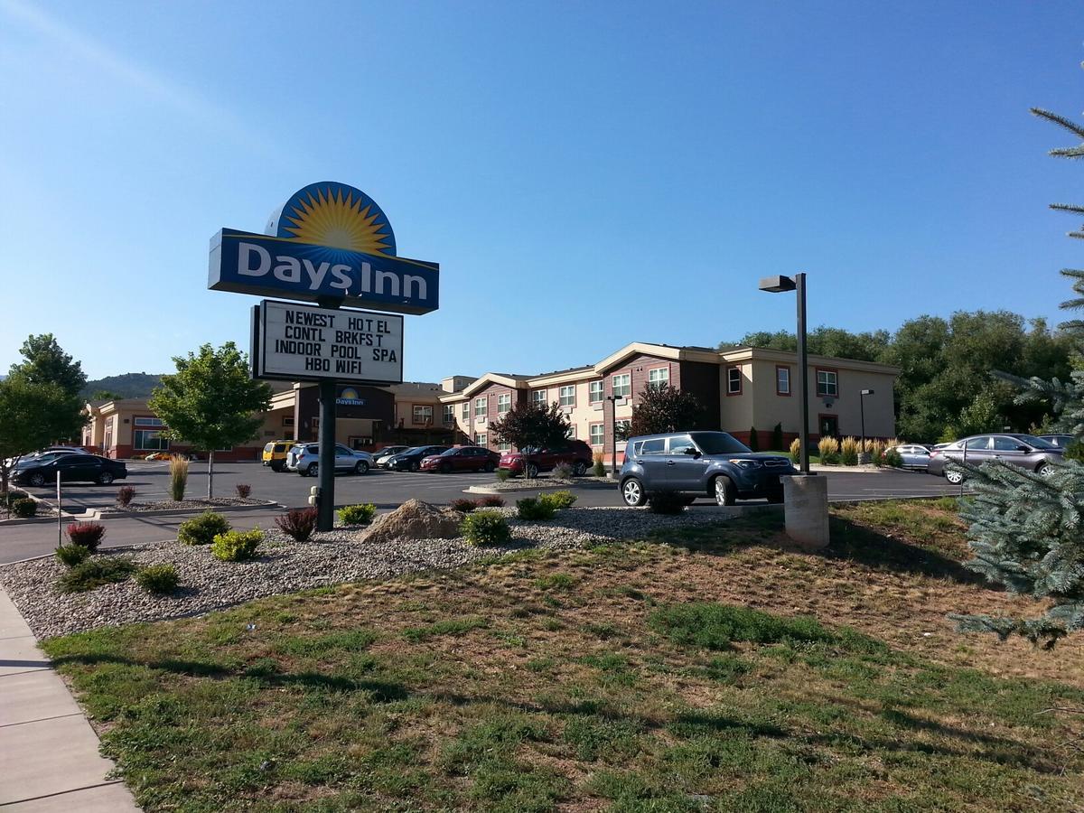 Days Inn By Wyndham Manitou Springs Bagian luar foto
