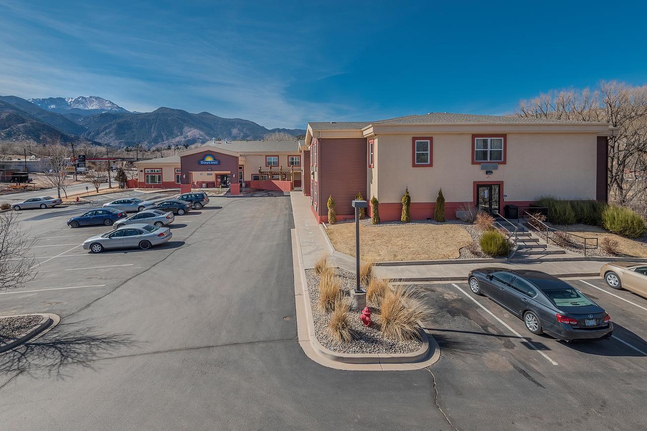 Days Inn By Wyndham Manitou Springs Bagian luar foto